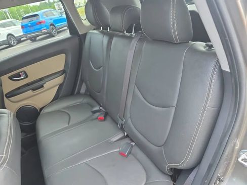 Used 2013 Kia Soul ! FWD image 34