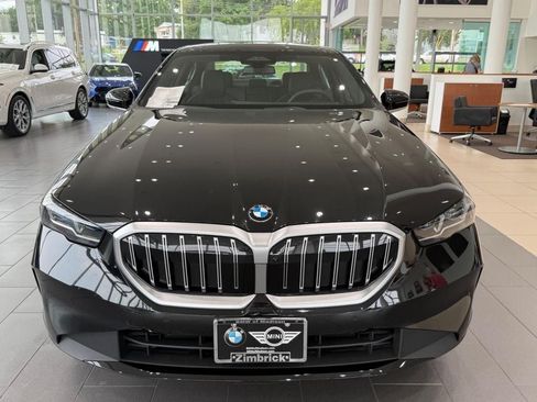 Used 2026 BMW 530i xDrive w/ Premium Package AWD/4WD image 8