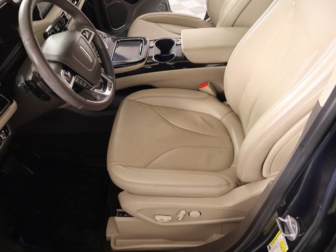 Certified 2023 Lincoln Nautilus Reserve image 11