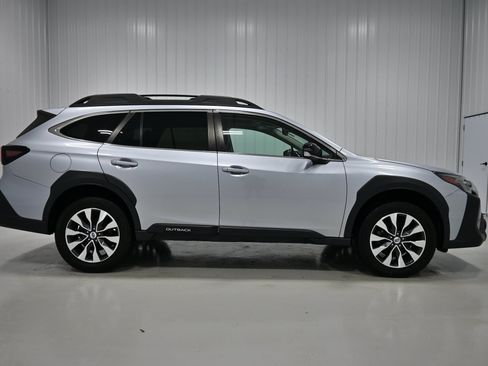 Used 2023 Subaru Outback Limited AWD/4WD image 30