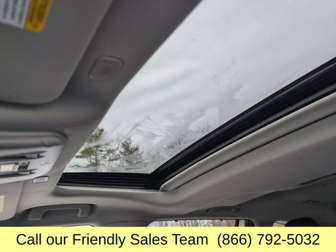 Used 2023 Toyota Highlander XLE image 23