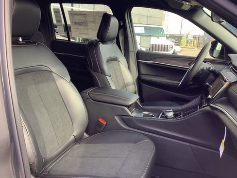 New 2026 Jeep Grand Cherokee Altitude image 38