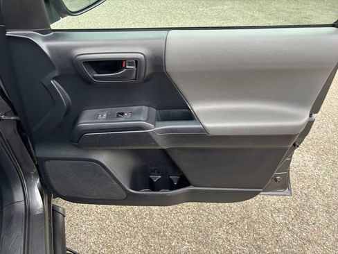 Used 2017 Toyota Tacoma SR w/ Tow Package image 16