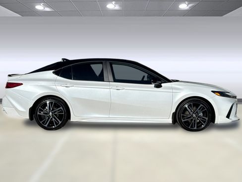 Used 2025 Toyota Camry XSE image 7