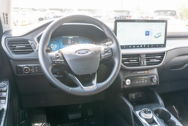 Used 2025 Ford Escape Platinum AWD/4WD image 13