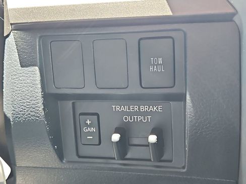 Used 2020 Toyota Tundra SR5 w/ SR5 Upgrade Package RWD image 27