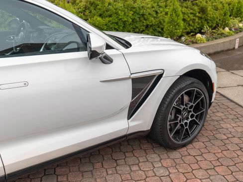 Used 2021 Aston Martin DBX image 9
