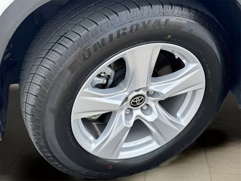 Used 2024 Toyota Highlander LE image 20