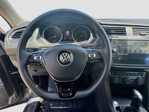 Used 2020 Volkswagen Tiguan SE w/ Panoramic Sunroof Package FWD image 8
