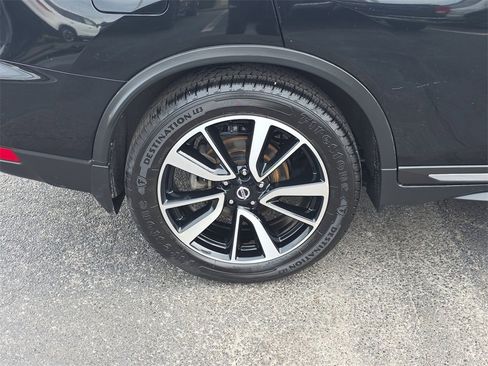 Used 2018 Nissan Rogue SL w/ Premium Package image 6