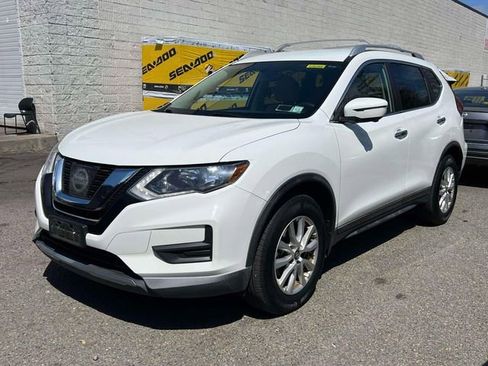 Used 2017 Nissan Rogue SV w/ SV Premium Package image 4