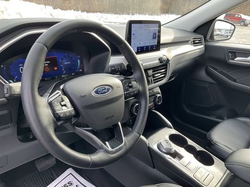 Used 2022 Ford Escape SEL w/ Technology Package image 16