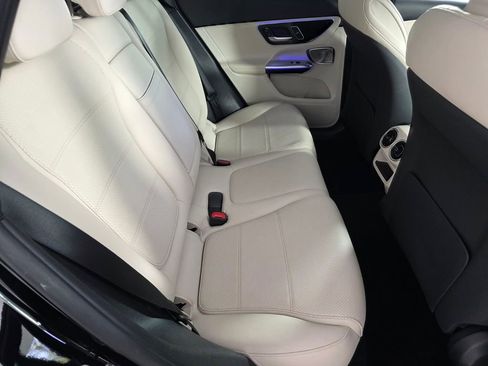 Used 2025 Mercedes-Benz GLC 300 image 25