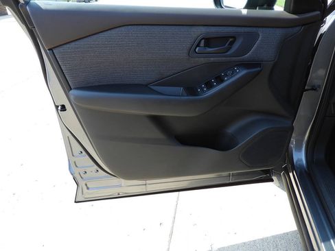 Used 2023 Nissan Rogue S AWD/4WD image 13