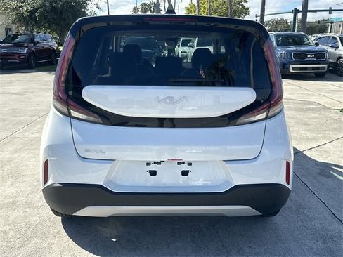 Certified 2025 Kia Soul LX w/ LX Technology Package image 7
