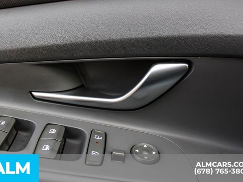 Used 2025 Hyundai Elantra Sport image 36