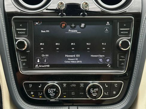 Used 2017 Bentley Bentayga image 43