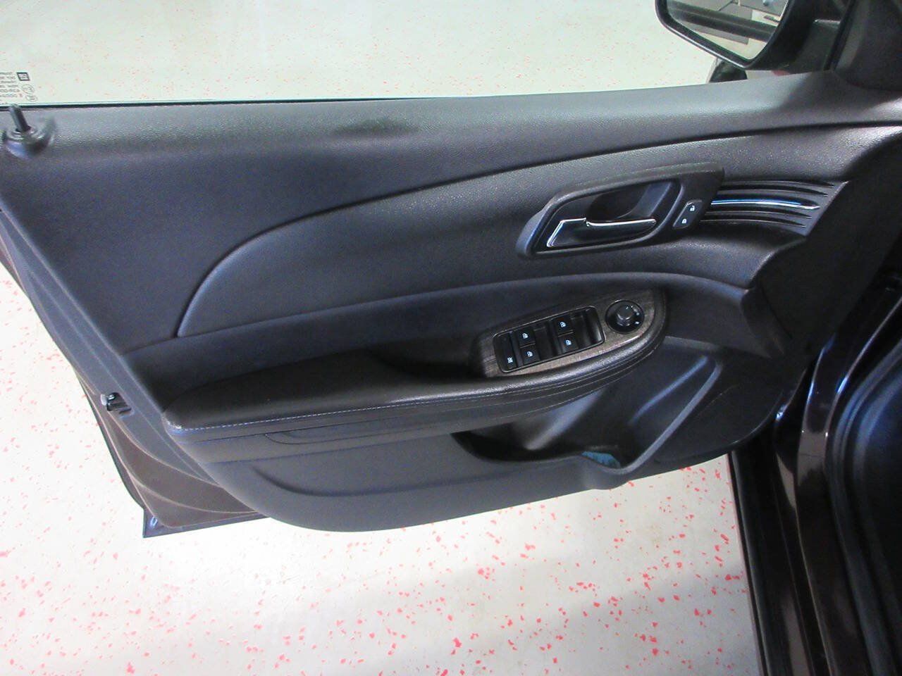 Used 2015 Chevrolet Malibu LT FWD image 25