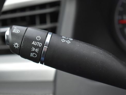 Used 2021 GMC Acadia SLE w/ Driver Convenience Package image 23