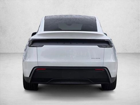 Used 2026 Tesla Model Y AWD image 6