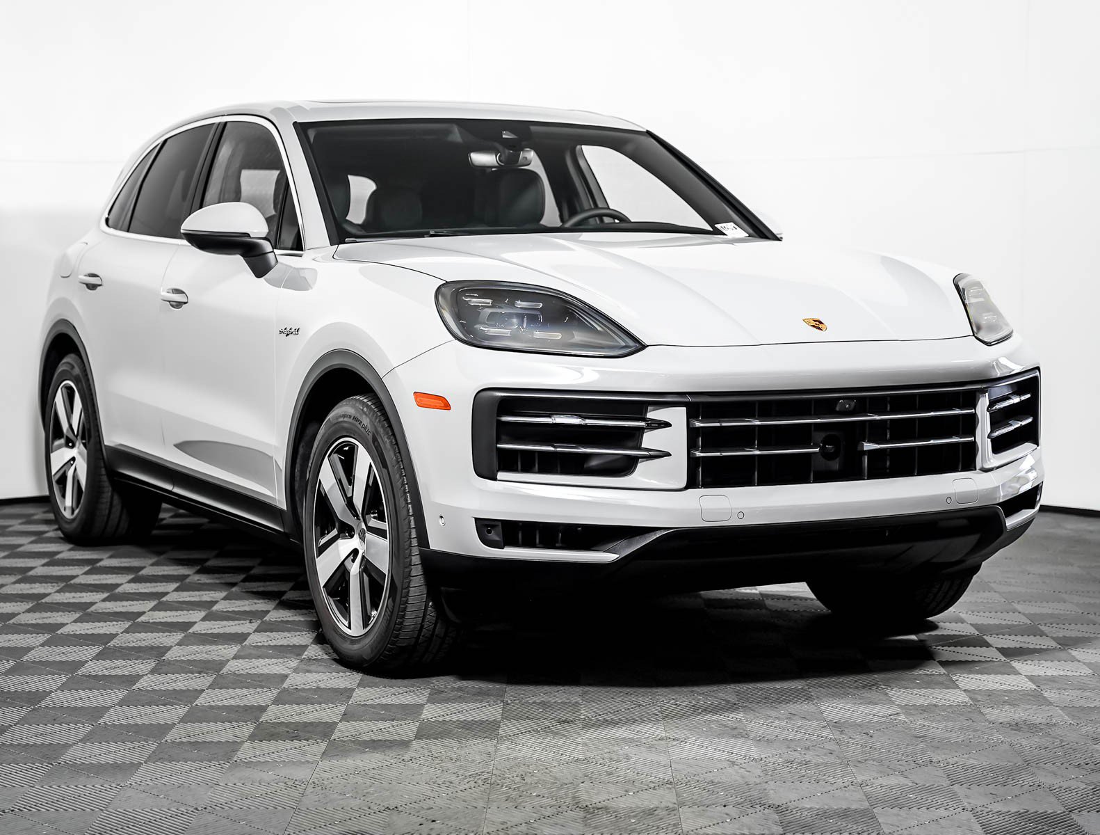 Certified 2024 Porsche Cayenne AWD/4WD image 8