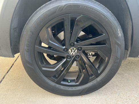Used 2023 Volkswagen Atlas SE w/ Panoramic Sunroof Package FWD image 11