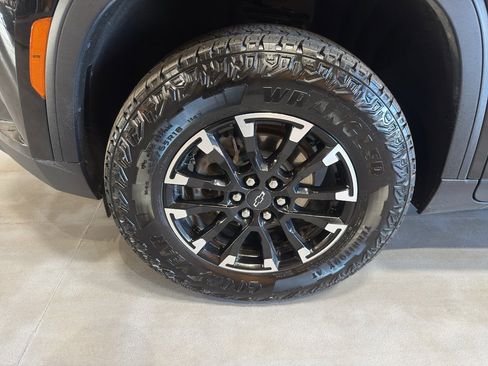 Used 2024 Chevrolet Traverse Z71 image 9