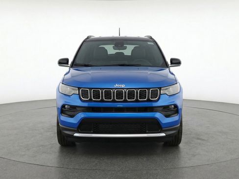 Used 2025 Jeep Compass Limited AWD/4WD image 2