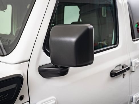 Used 2024 Jeep Wrangler Unlimited image 17