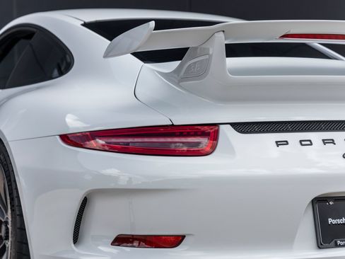 Certified 2014 Porsche 911 GT3 RWD image 14