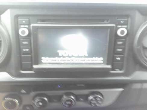 Used 2018 Toyota Tacoma SR image 26
