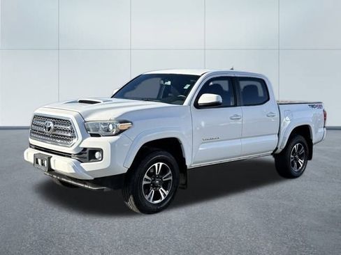 Used 2016 Toyota Tacoma TRD Sport w/ Towing Package image 5