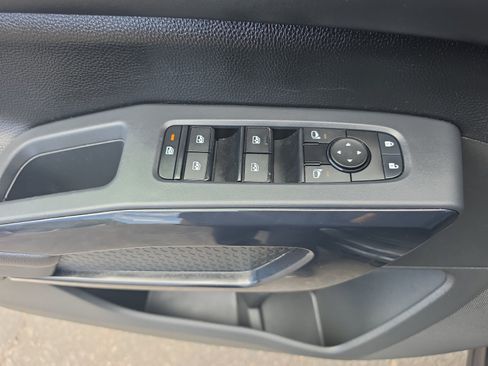 Used 2024 Nissan Pathfinder S FWD image 15