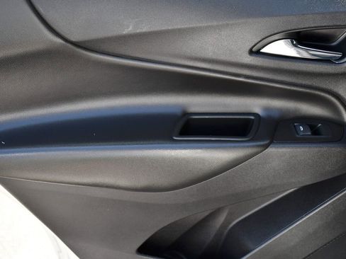 Used 2021 Chevrolet Equinox LT w/ Driver Convenience Package image 11