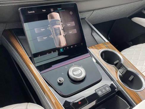 Certified 2025 Cadillac Escalade ESV Sport Platinum image 25