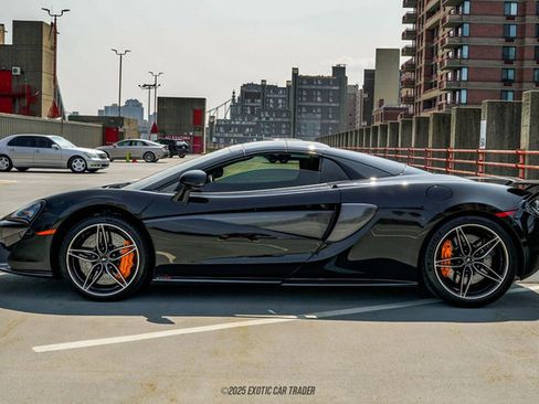 Used 2019 McLaren 570S Spider image 15