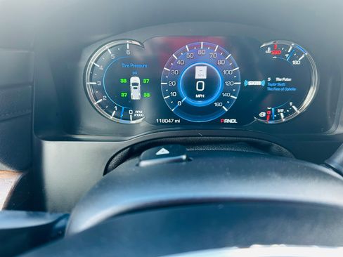 Used 2018 Cadillac Escalade Luxury image 16