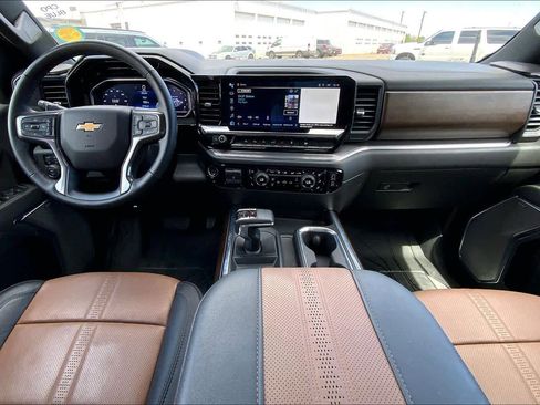 Used 2024 Chevrolet Silverado 1500 High Country w/ Technology Package AWD/4WD image 16
