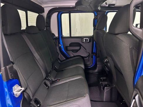 New 2025 Jeep Gladiator Sport image 18