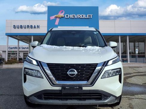 Used 2023 Nissan Rogue SV image 2