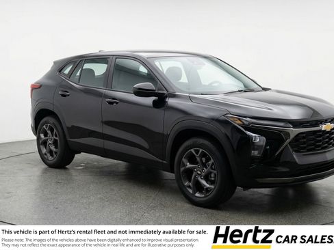 Used 2025 Chevrolet Trax LT FWD image 1