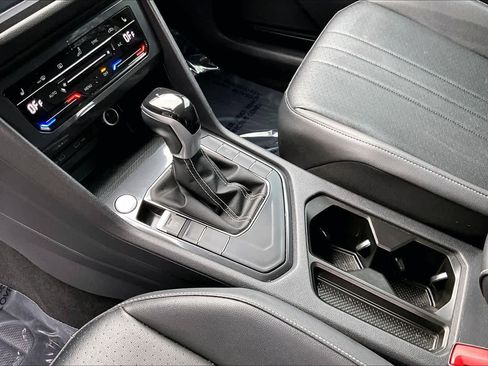 Certified 2022 Volkswagen Tiguan SE image 17