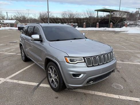 Used 2020 Jeep Grand Cherokee Overland AWD/4WD image 3
