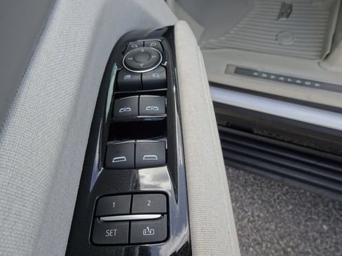 Used 2024 Cadillac Escalade Sport Platinum w/ LPO, ONYX Package AWD/4WD image 13