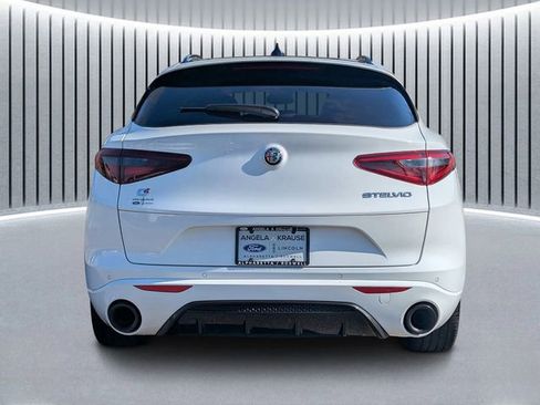 Used 2023 Alfa Romeo Stelvio Veloce image 5