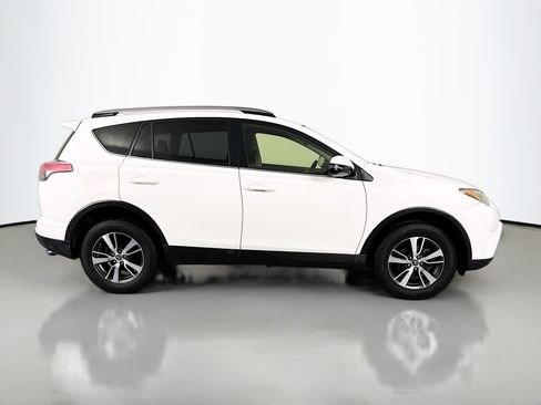 Used 2018 Toyota RAV4 XLE image 4