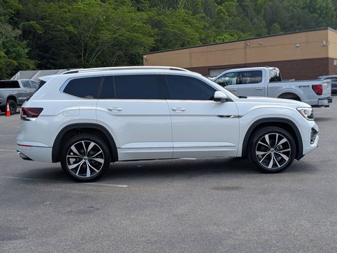 Used 2024 Volkswagen Atlas SEL Premium R-Line AWD/4WD image 10