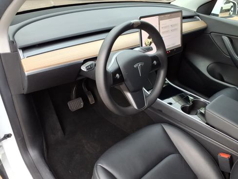 Used 2021 Tesla Model Y Long Range AWD/4WD image 17
