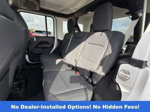 Used 2025 Jeep Wrangler Unlimited Sahara AWD/4WD image 10
