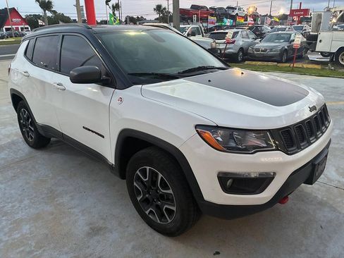 Used 2019 Jeep Compass Trailhawk AWD/4WD image 3